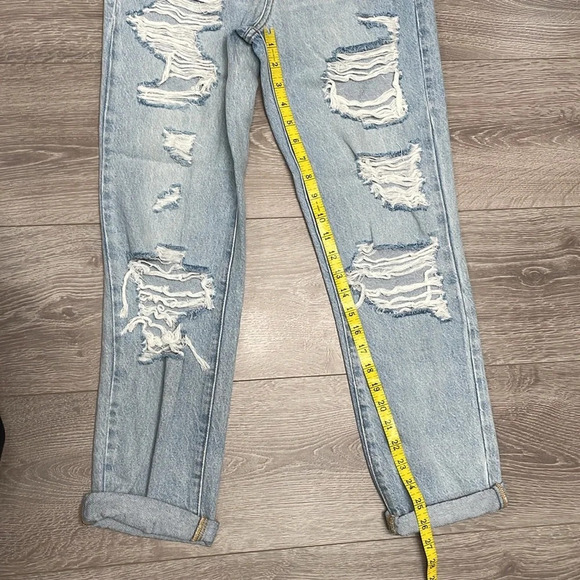 NWT PacSun Mom Jeans High Rise Elvira Light Wash Distressed Destroyed 24 - Picture 10 of 16